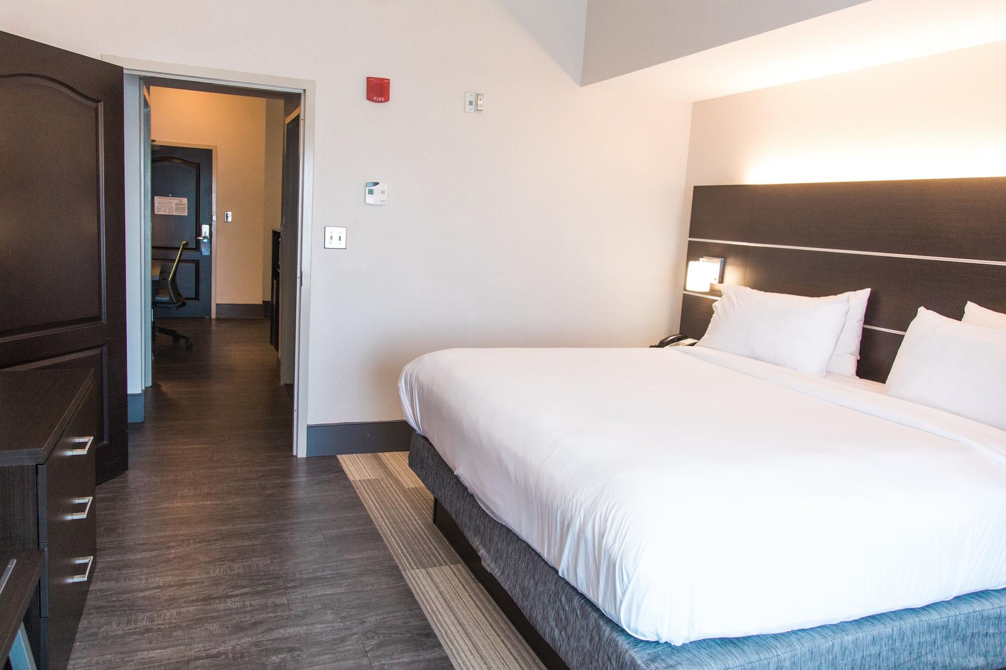 Holiday Inn Express Hotel & Suites Columbia-Fort Jackson By Ihg Exterior foto