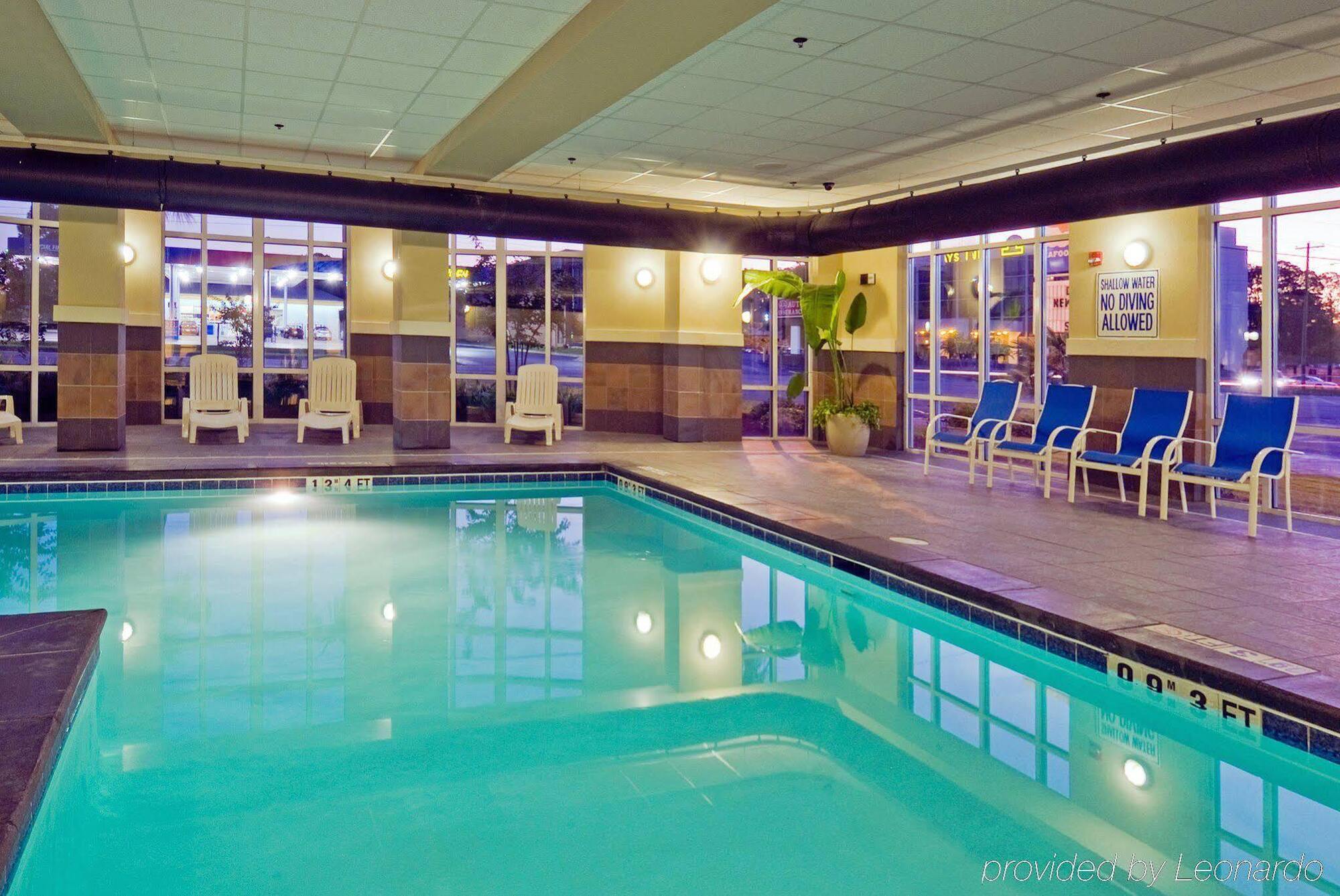 Holiday Inn Express Hotel & Suites Columbia-Fort Jackson By Ihg Exterior foto