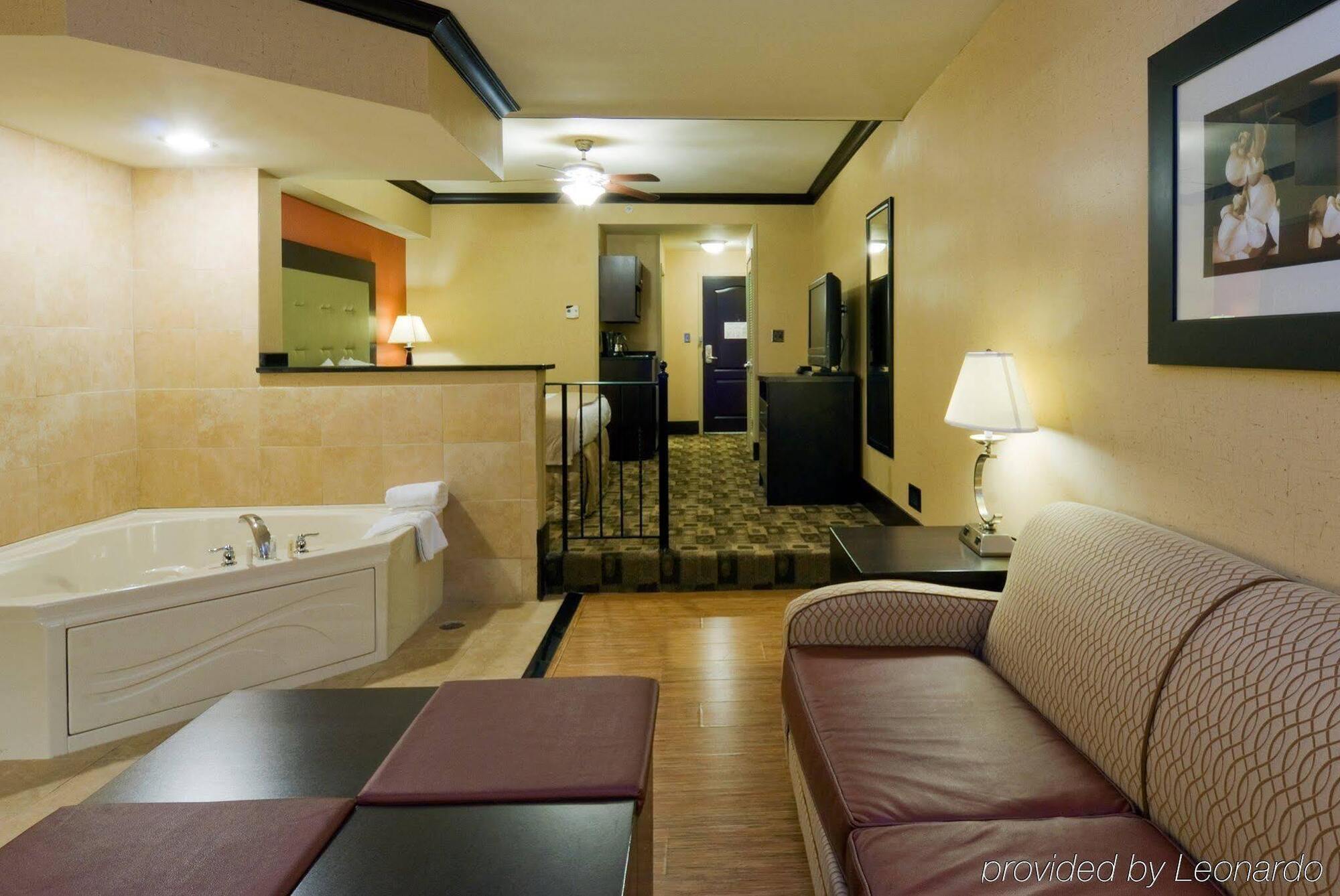 Holiday Inn Express Hotel & Suites Columbia-Fort Jackson By Ihg Exterior foto